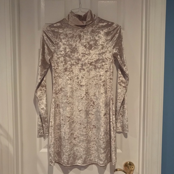 Dress - Picture 2 of 3